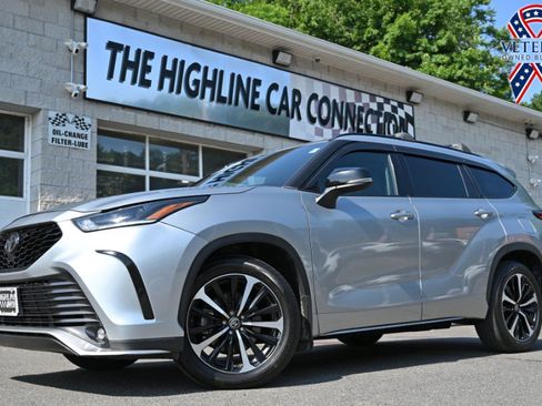 Used 2022 Toyota Highlander XSE AWD/4WD image 1
