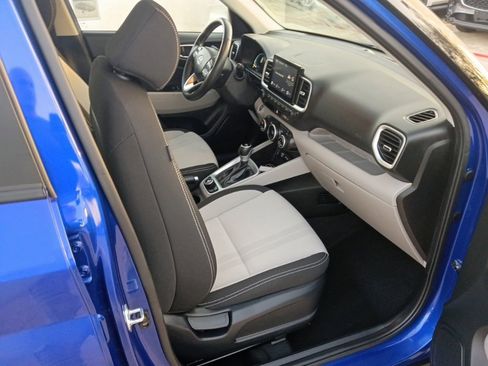 Used 2025 Hyundai Venue SEL image 9