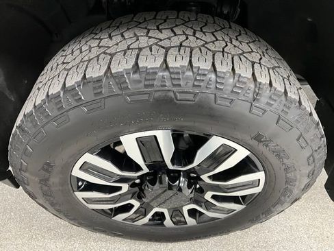 Used 2025 GMC Sierra 2500 Denali Ultimate AWD/4WD image 12