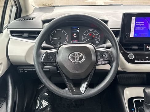 Used 2025 Toyota Corolla LE w/ Convenience Package image 11