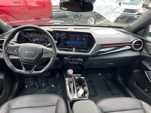 Used 2025 Chevrolet Trax RS w/ Driver Confidence Package FWD image 20