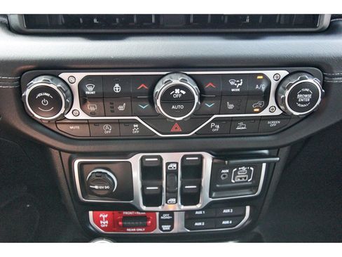 Used 2024 Jeep Wrangler Unlimited Rubicon AWD/4WD image 26