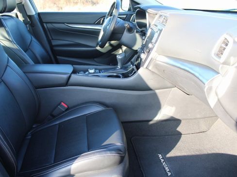 Used 2023 Nissan Maxima SL image 18