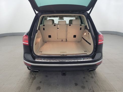 Used 2016 Volkswagen Touareg Executive image 29