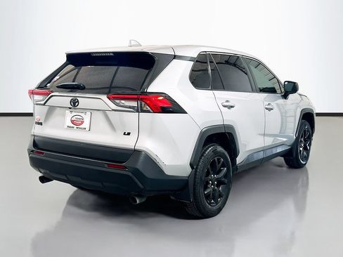 Used 2022 Toyota RAV4 LE FWD image 4
