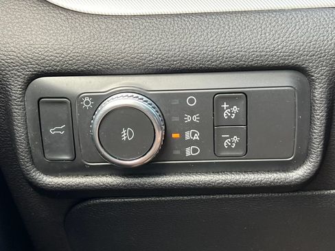 Certified 2021 Ford Explorer XLT w/ Equipment Group 202A AWD/4WD image 19