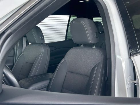Used 2024 Chevrolet Traverse LT FWD image 15