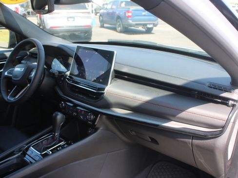 Used 2025 Jeep Compass Trailhawk AWD/4WD image 28