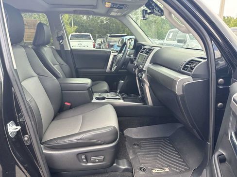 Used 2020 Toyota 4Runner SR5 Premium w/ Moonroof Package RWD image 19