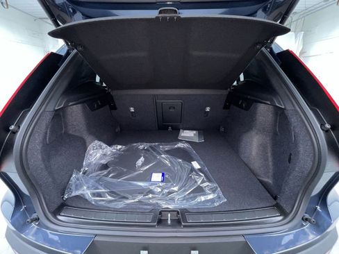 New 2026 Volvo XC40 B5 Core w/ Climate Package image 17