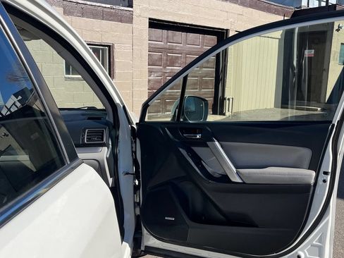 Used 2016 Subaru Forester 2.5i Limited AWD/4WD image 11