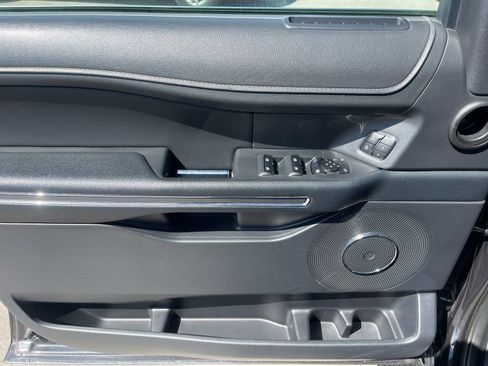 Used 2024 Ford Expedition Max XLT image 12