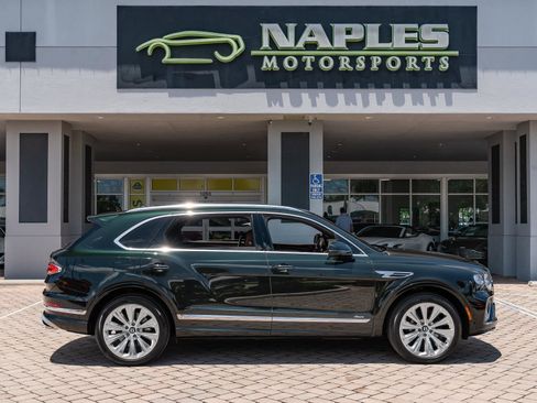 Used 2023 Bentley Bentayga Extended Wheelbase AWD/4WD image 35