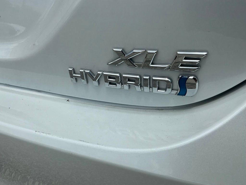 Used 2020 Toyota Camry XLE FWD image 25