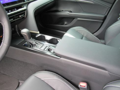 Used 2026 Toyota Camry Hybrid FWD image 15