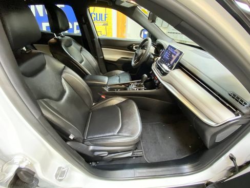 Used 2025 Jeep Compass Limited AWD/4WD image 27