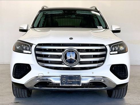 Used 2026 Mercedes-Benz GLS 450 4MATIC image 3