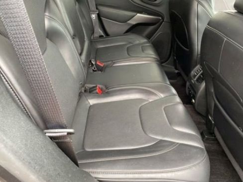 Used 2019 Jeep Cherokee Limited image 14