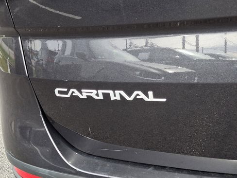 Used 2024 Kia Carnival LX image 30
