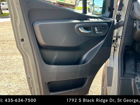 Used 2025 Mercedes-Benz Sprinter 2500 image 14