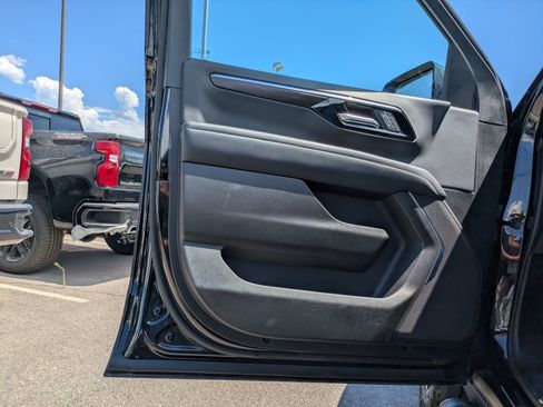 Used 2025 Chevrolet Suburban Z71 AWD/4WD image 12