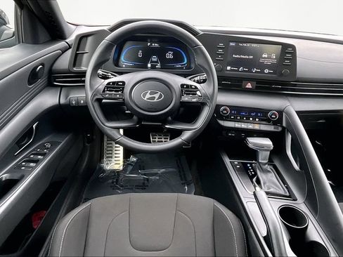 Used 2025 Hyundai Elantra Sport image 5
