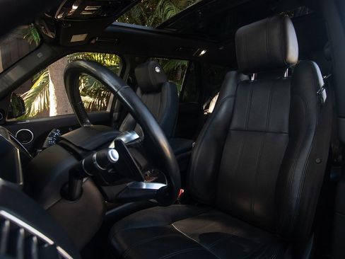 Used 2017 Land Rover Range Rover HSE image 14