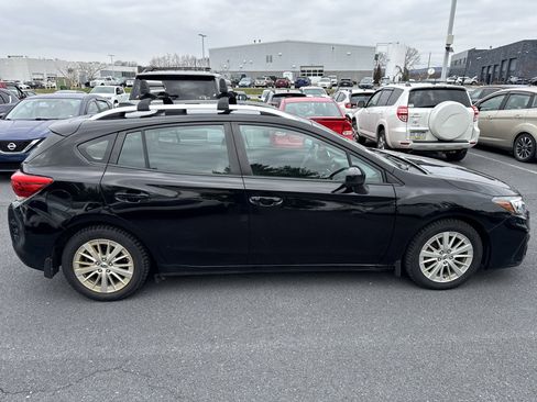 Used 2018 Subaru Impreza 2.0i Premium image 9