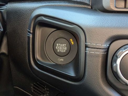 Used 2024 Jeep Gladiator Rubicon AWD/4WD image 29