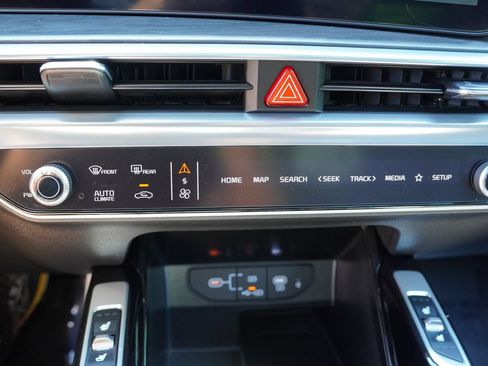 Certified 2025 Kia Sorento SX Prestige AWD/4WD image 31
