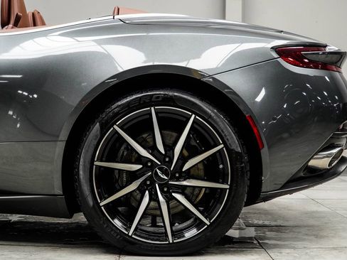Used 2019 Aston Martin DB11 Volante RWD image 20