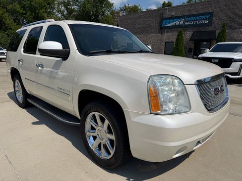 Used 2009 GMC Yukon Denali RWD image 1