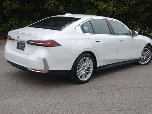 Used 2025 BMW 540i xDrive w/ Premium Package image 3