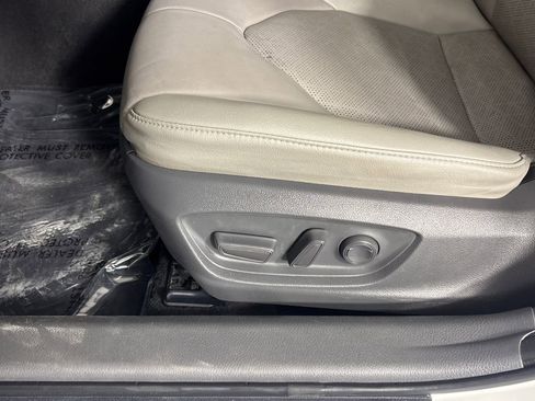 Used 2019 Toyota Camry XSE FWD image 9