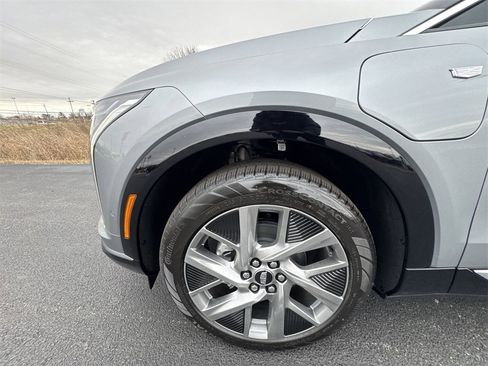 New 2026 Cadillac Optiq Luxury 2 image 10