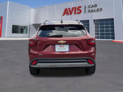 Used 2025 Chevrolet Trax LT w/ LT Convenience Package image 6