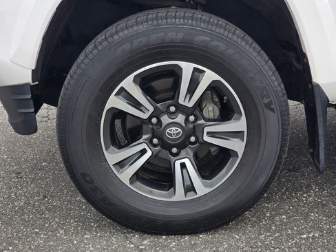 Used 2019 Toyota Tacoma TRD Sport AWD/4WD image 13