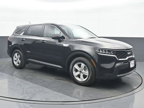 Used 2023 Kia Sorento LX image 9