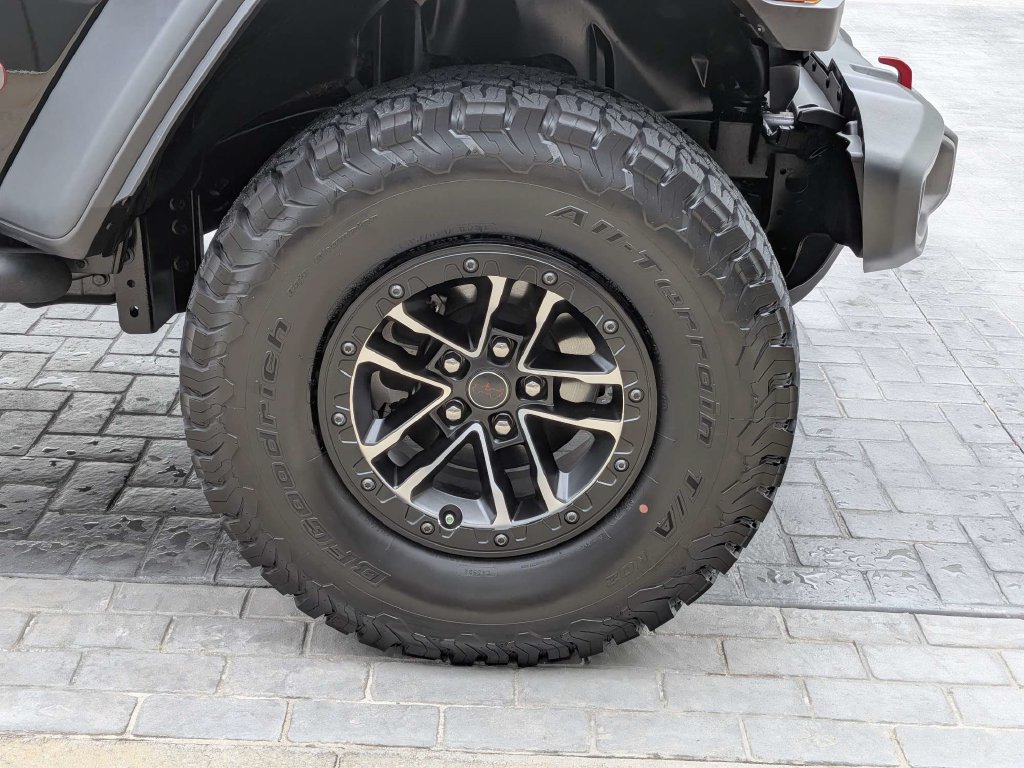 Used 2024 Jeep Wrangler Unlimited Rubicon w/ XTREMEE 35" Tire Package AWD/4WD image 10