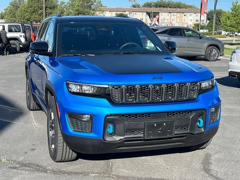 Used 2022 Jeep Grand Cherokee Trailhawk w/ Advanced Protech Group II AWD/4WD image 5