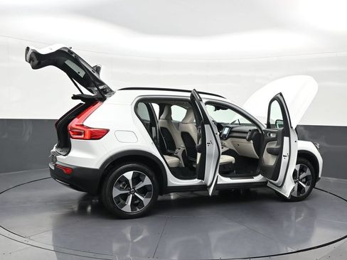 Used 2024 Volvo XC40 B5 Plus w/ Climate Package AWD/4WD image 34