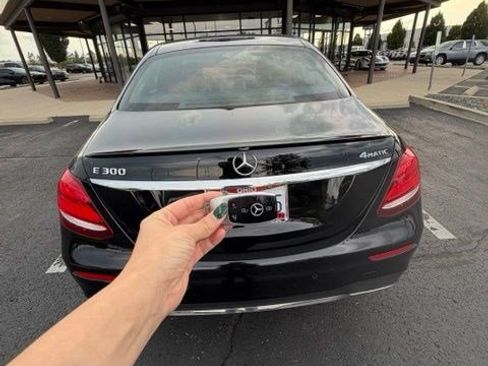 Used 2017 Mercedes-Benz E 300 4MATIC image 3