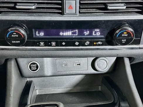 Used 2023 Nissan Rogue SV FWD image 16