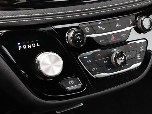 New 2026 Chrysler Pacifica Select image 33