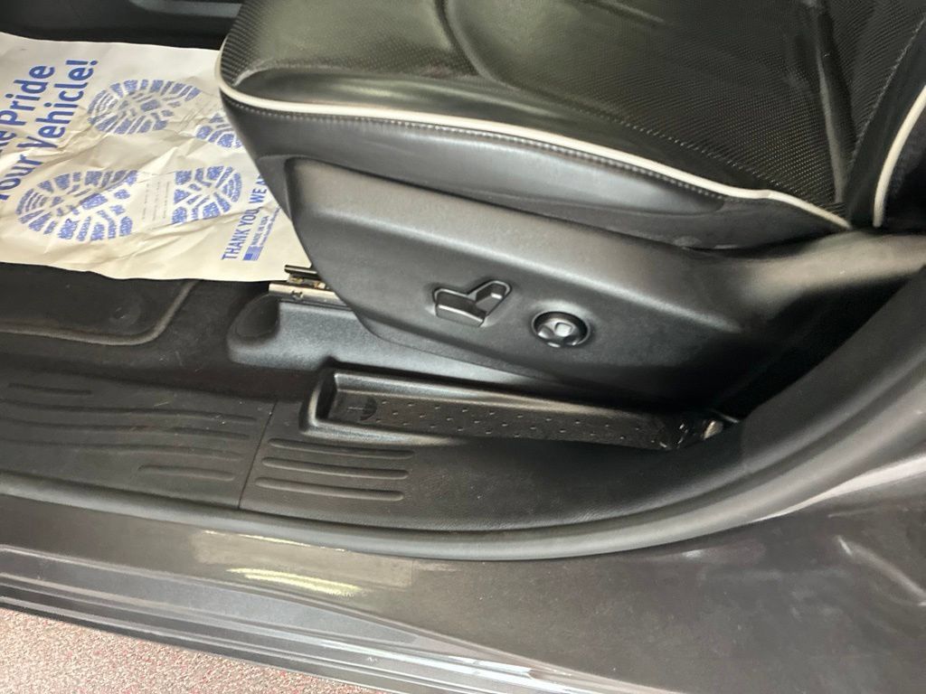 Used 2023 Chrysler Pacifica Limited w/ S Appearance Package FWD image 54