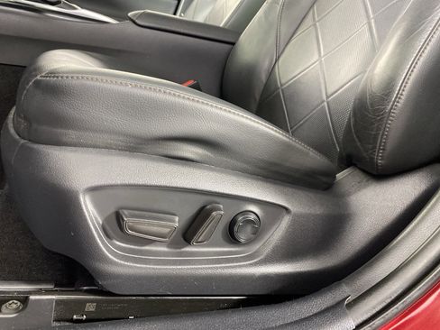 Used 2019 Toyota Camry XLE image 17