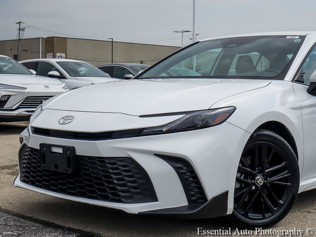 Used 2025 Toyota Camry SE FWD image 3