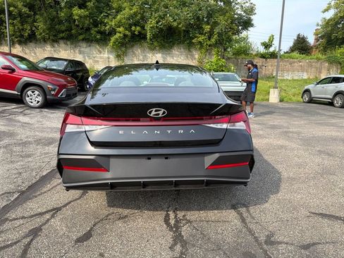 New 2026 Hyundai Elantra SE FWD image 6