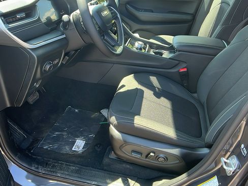 New 2025 Jeep Grand Cherokee Laredo w/ MOPAR Finishing Package image 16