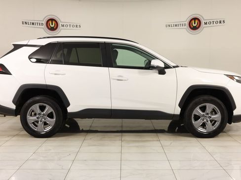 Used 2022 Toyota RAV4 XLE AWD/4WD image 2